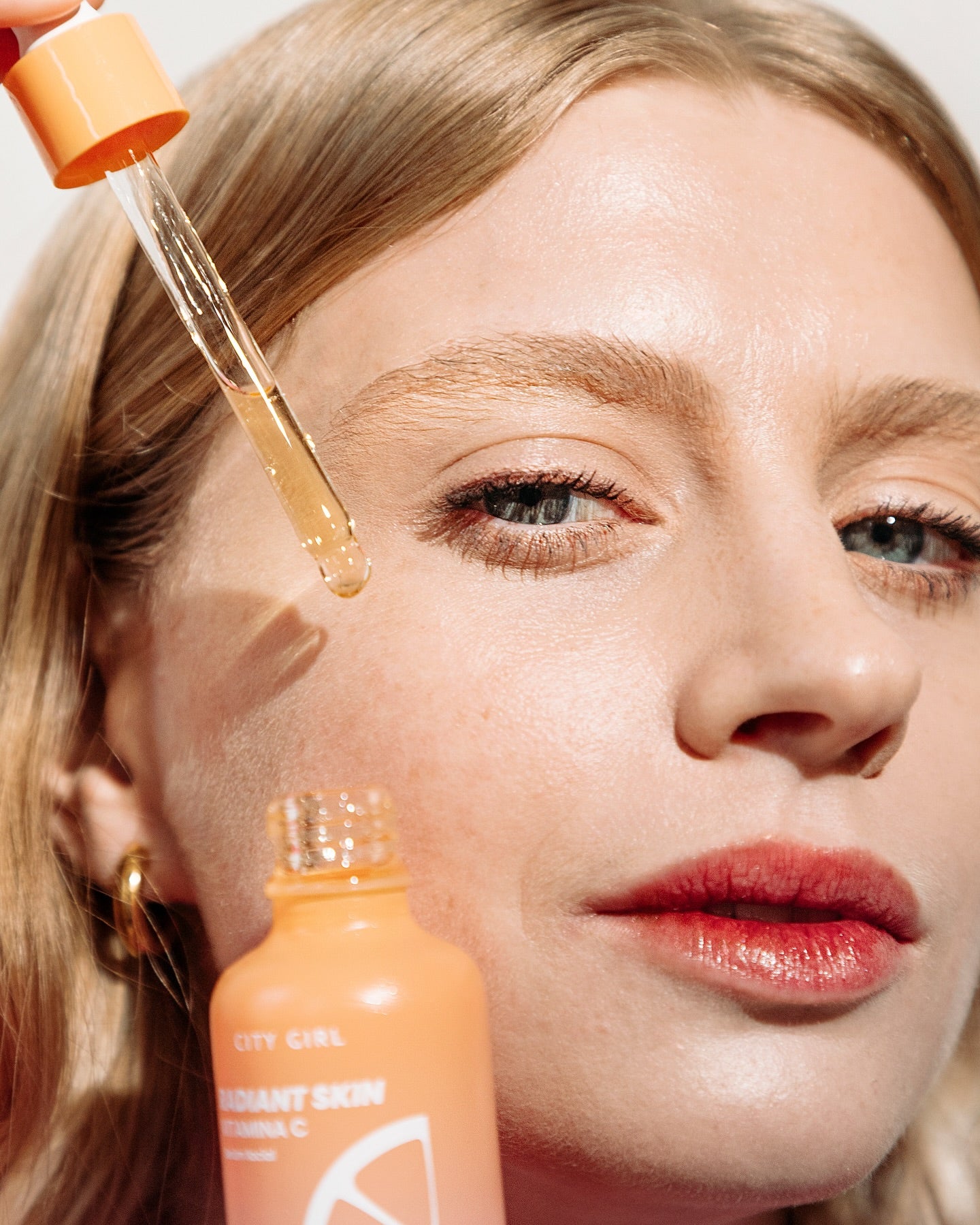 Sérum Facial con Vitamina C – Luminosidad y Antioxidantes